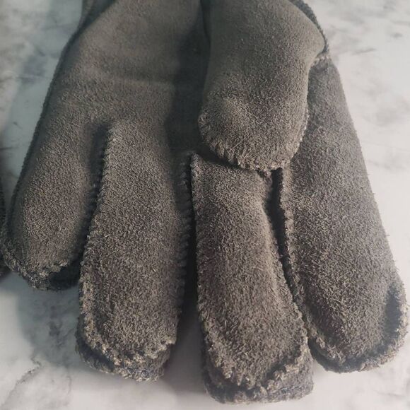 Gray Gloves  - Picture 4 of 7